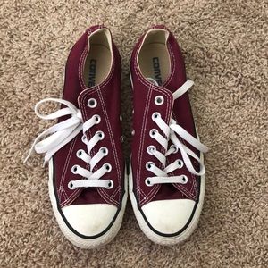 Maroon low top converse